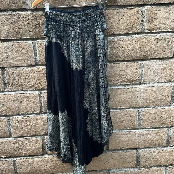 Bangkok Pants Black and White Patterned‎ Skirt or dress size S/M 100% rayon - Picture 8 of 11